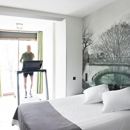 Hospedium Hostal Un Punto Chic Huesca Room photo