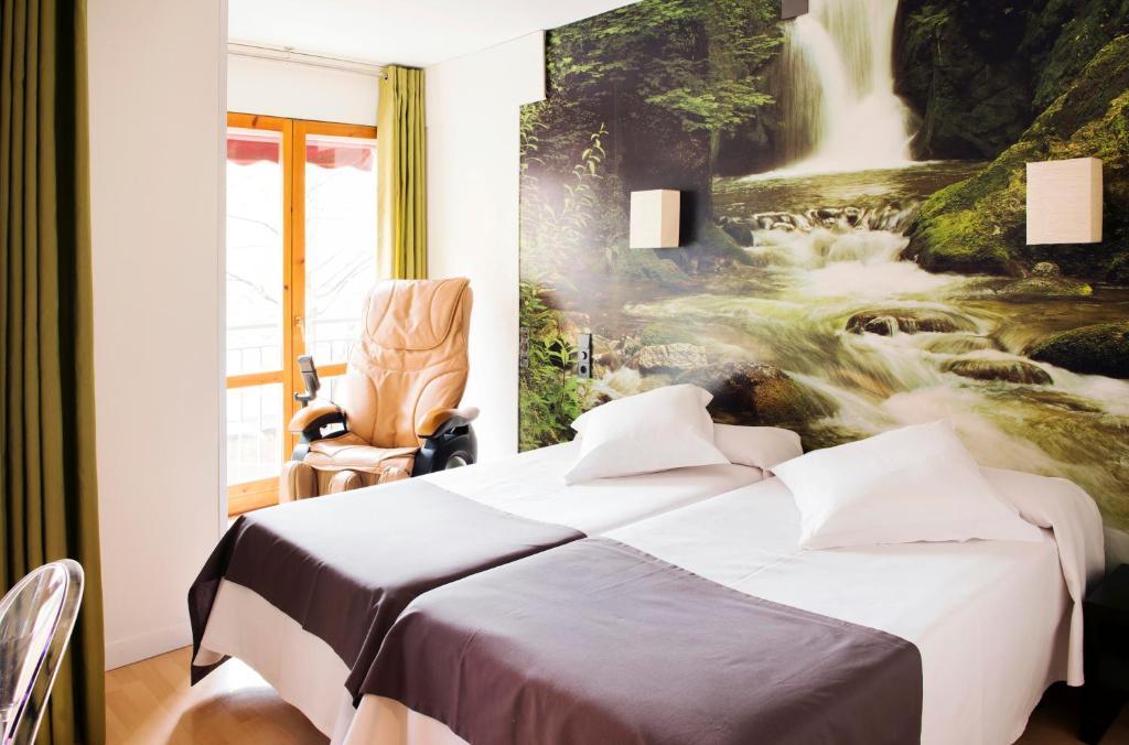 Hospedium Hostal Un Punto Chic Huesca Room photo