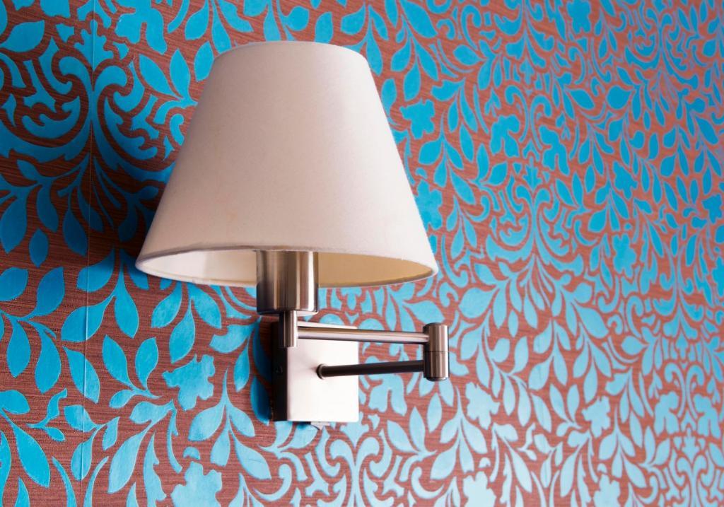 Hospedium Hostal Un Punto Chic Huesca Room photo