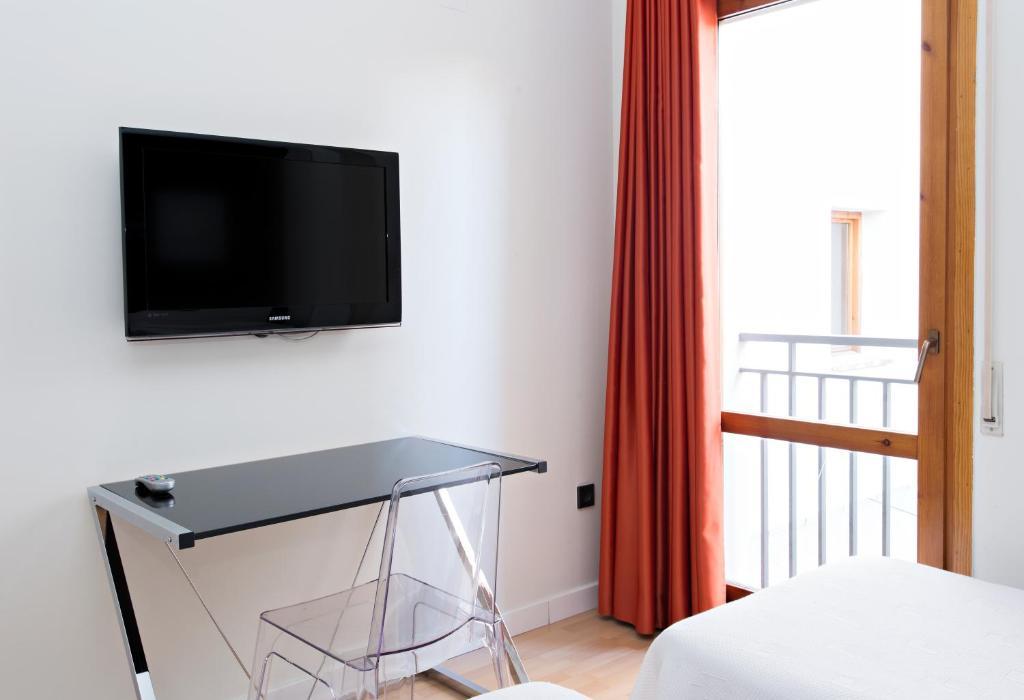 Hospedium Hostal Un Punto Chic Huesca Exterior photo