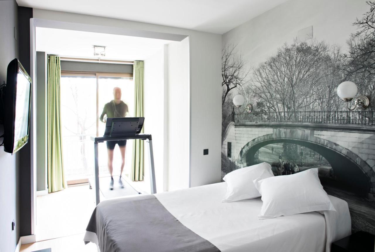 Hospedium Hostal Un Punto Chic Huesca Room photo
